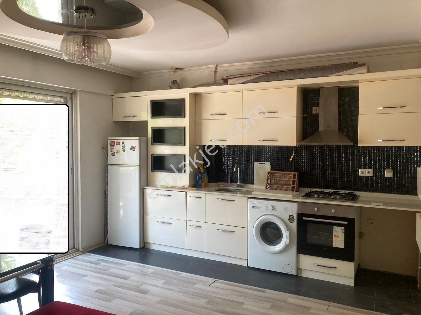 Ender Uysal Gayrimenkulden Yunusemre Mahallesin De 2+1 Klimalı Balkonlu Kiralık Apart..