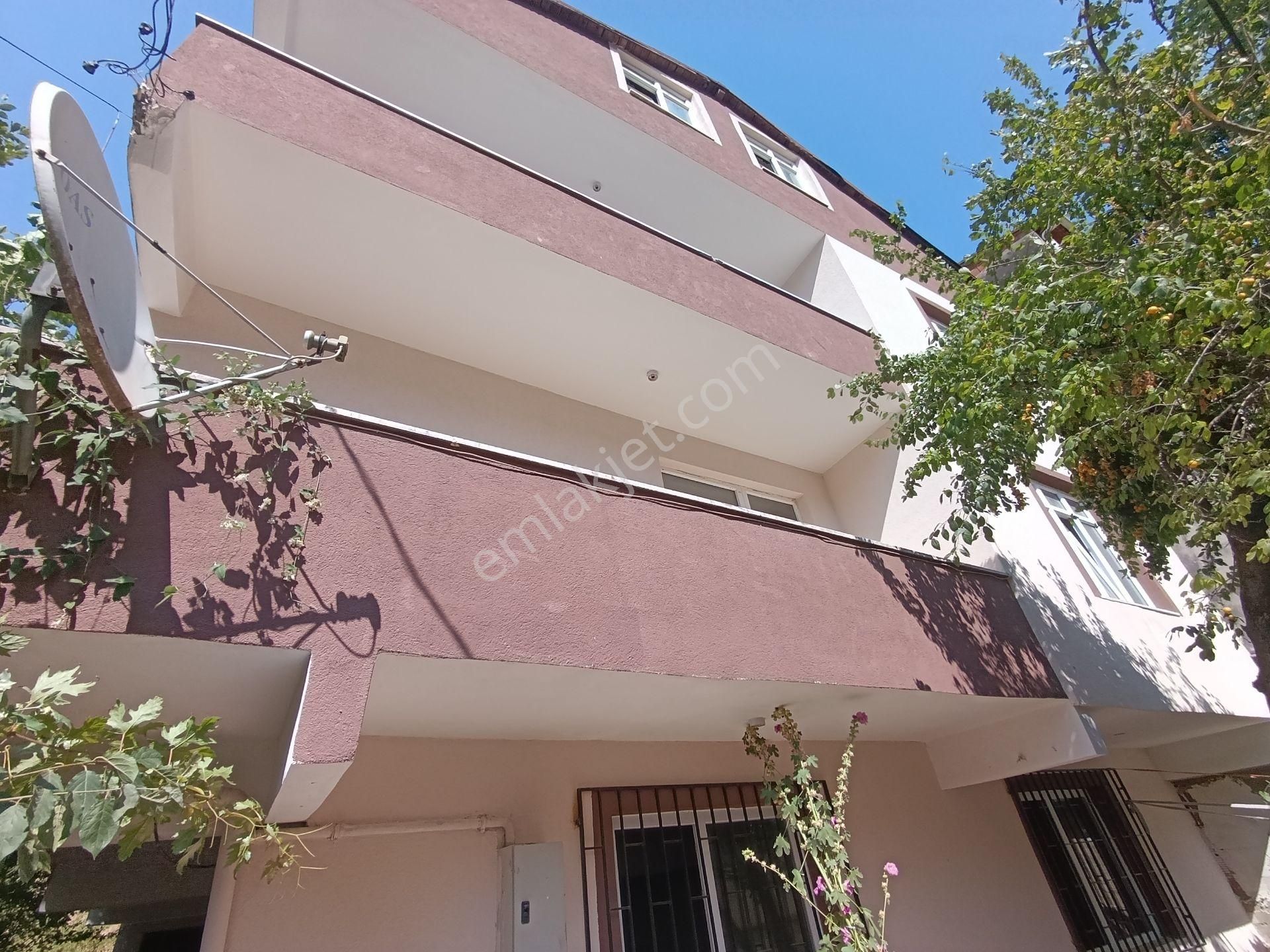 Pendik Esenyalı Ahmetyesevide Kiralık 2+1 100m2 Daire