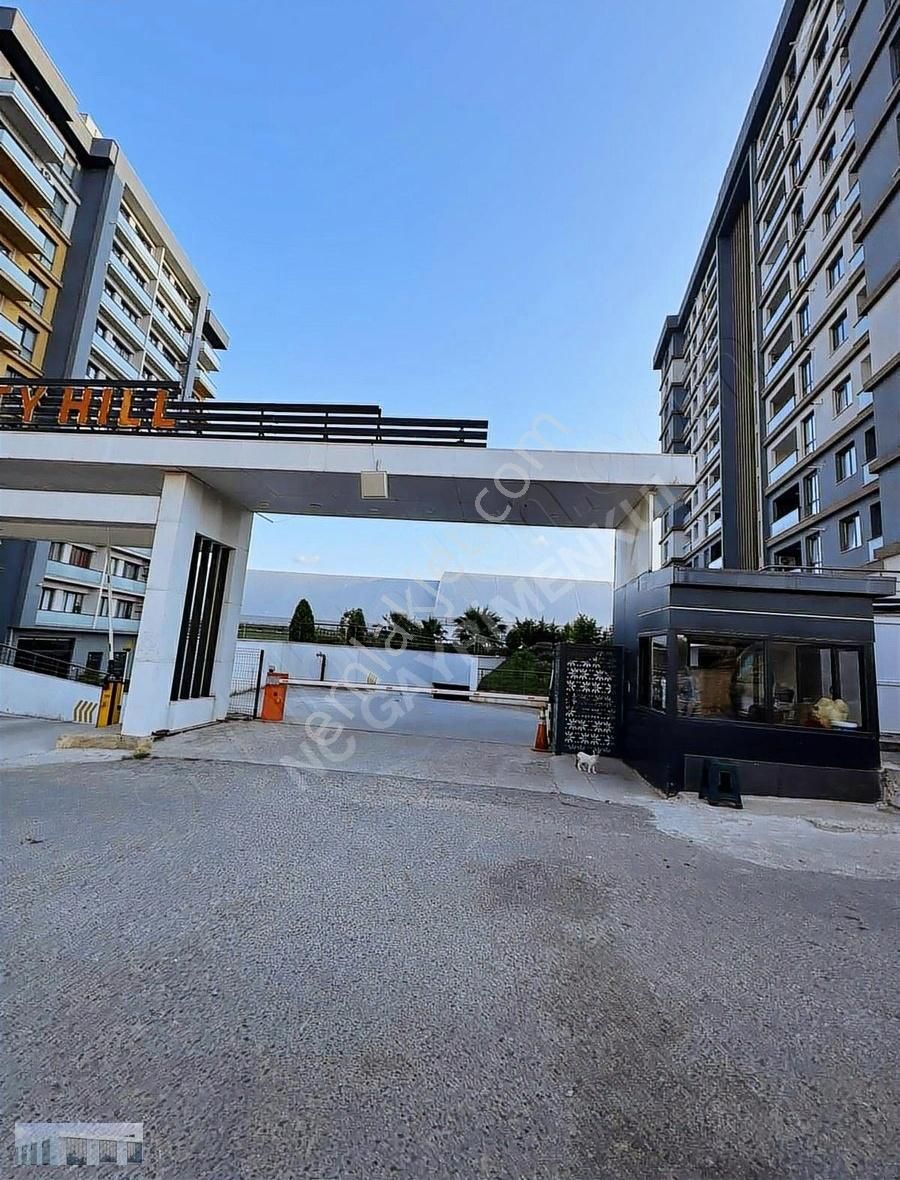 Sancaktepe De Site İçinde Geniş Bahçe Kullanımlı Site İçinde 3+1
