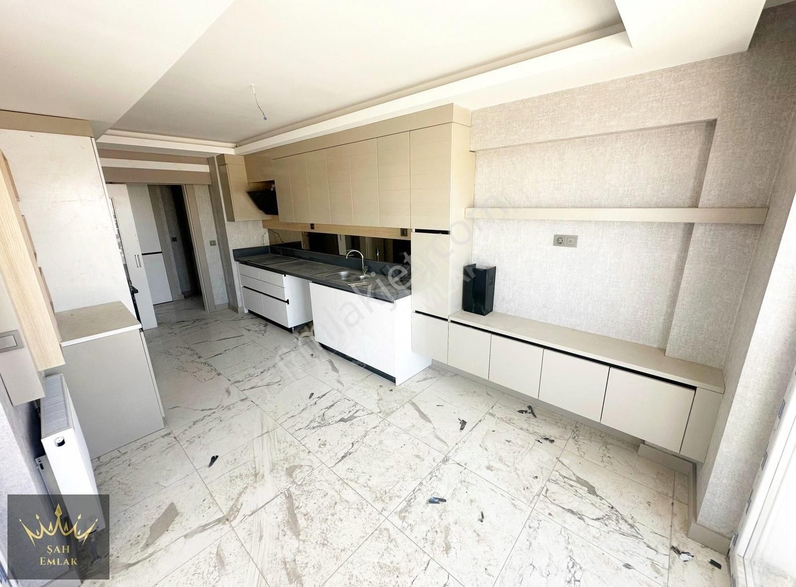 Şah'tan Törekent Mh. Güvenlikli Sitede Manzaralı 3.5+1 Daire