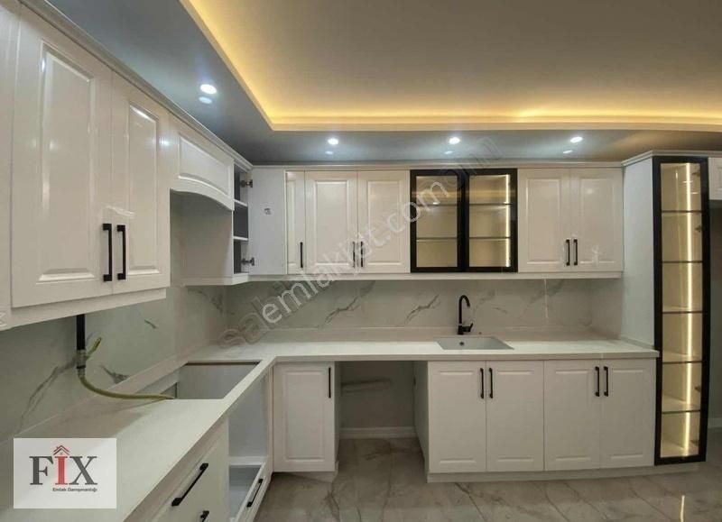 Fix'ten Alaybey Mahallesinde 3+1m2 Arakat Köşe Daire