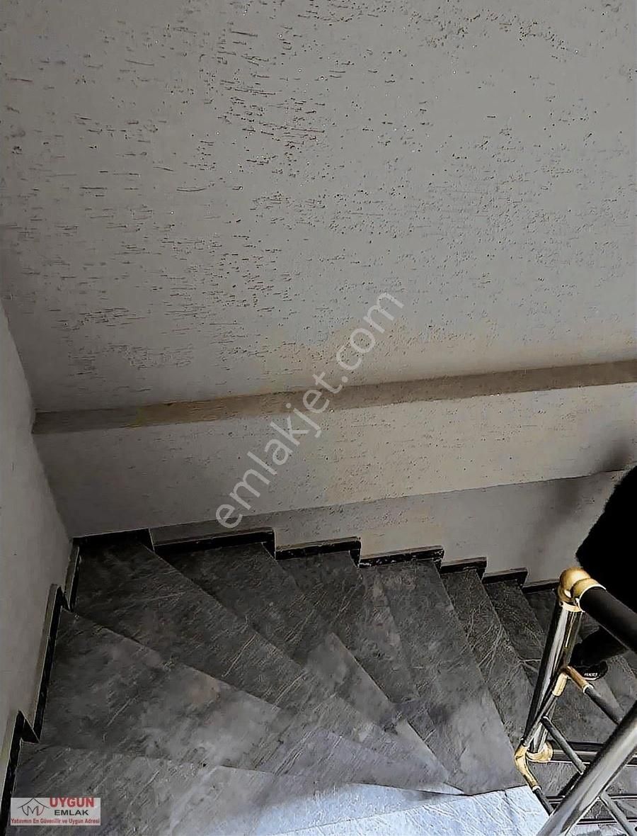 Akhisar Mahallesinde Satılık Cadde Üstü Daire
