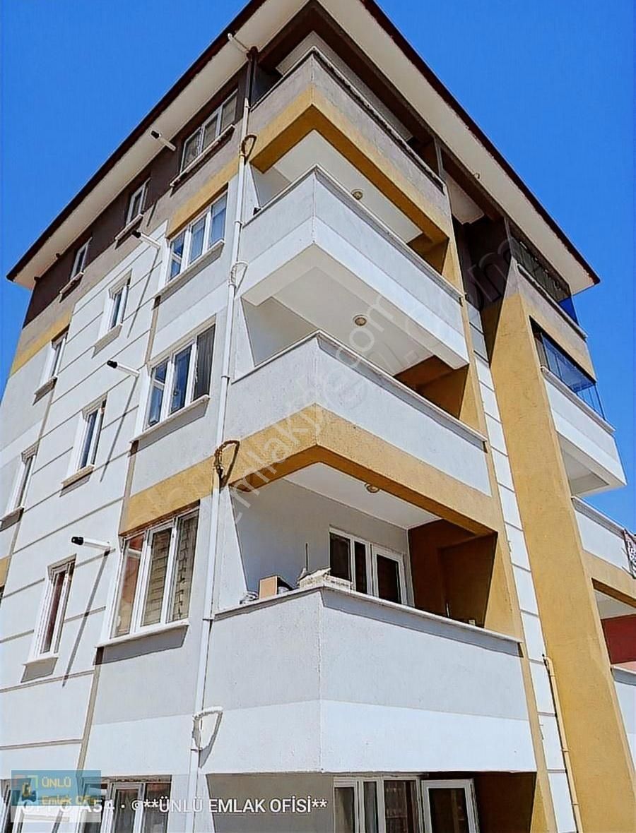 Ünlü Emlaktan Kuzeykentte Caddeye Yakın Konumda Kiralık Eşyalı