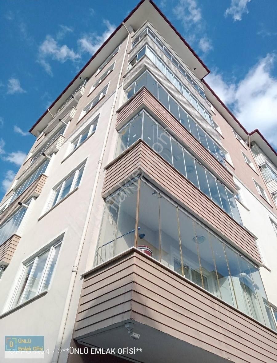 Ünlü Emlaktan Taşköprü Caddesinde Kiralık Eşyalı 1+1 Manzaralı