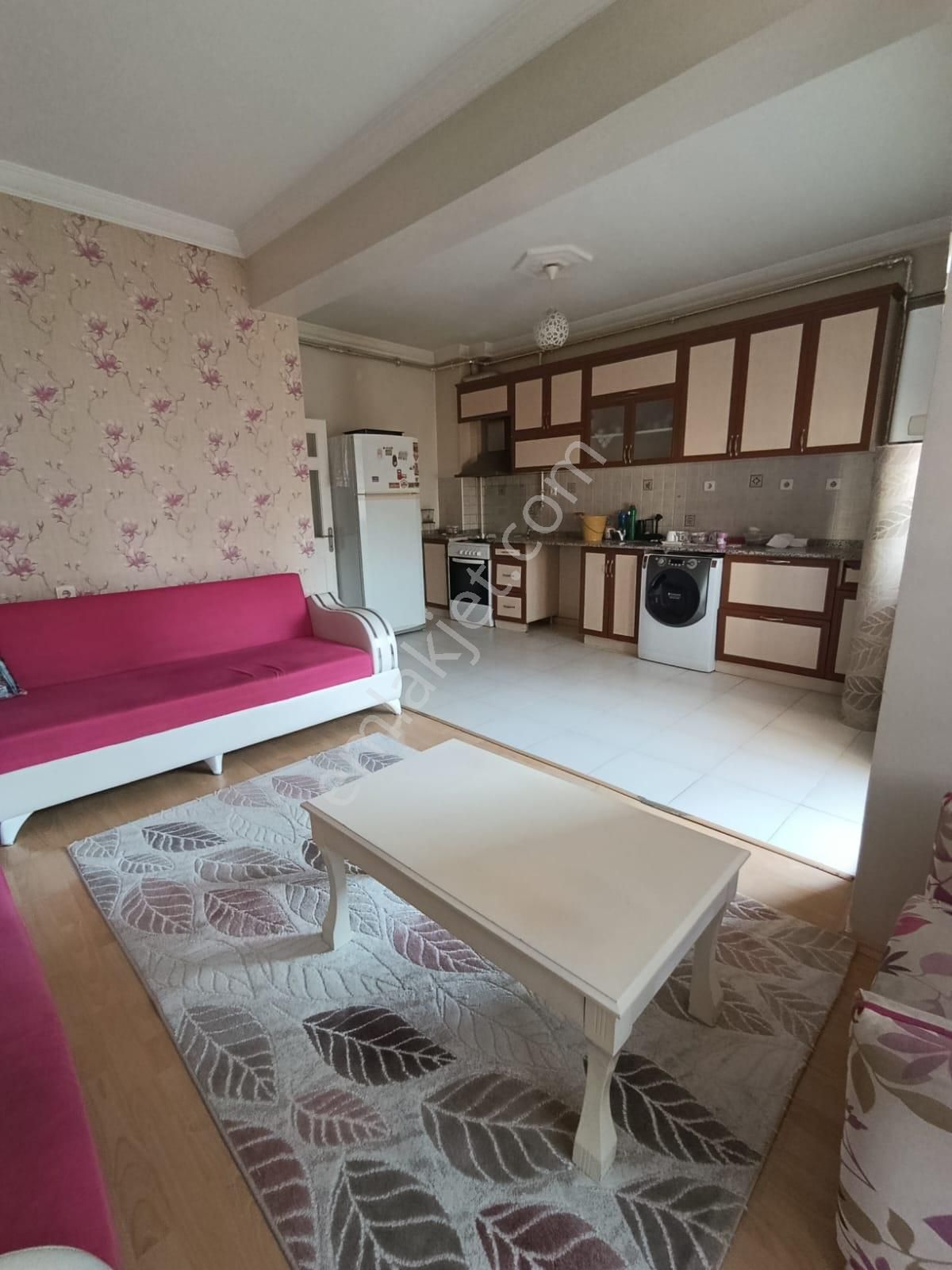 Çamlıca Mahallesi Birlik Caddesinde Kiralık 3+1 Daire