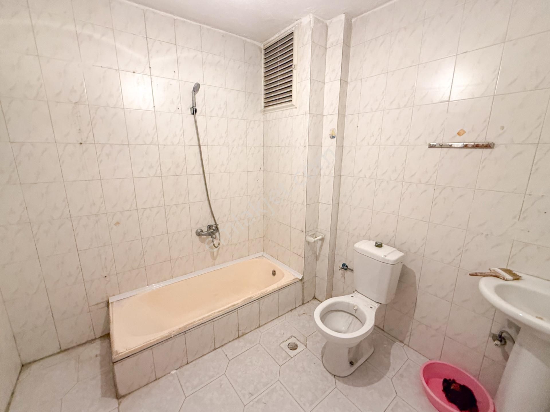 Altınova'da Cadde Üstünde Geniş 3+1 Satılık Daire - Görsel 23