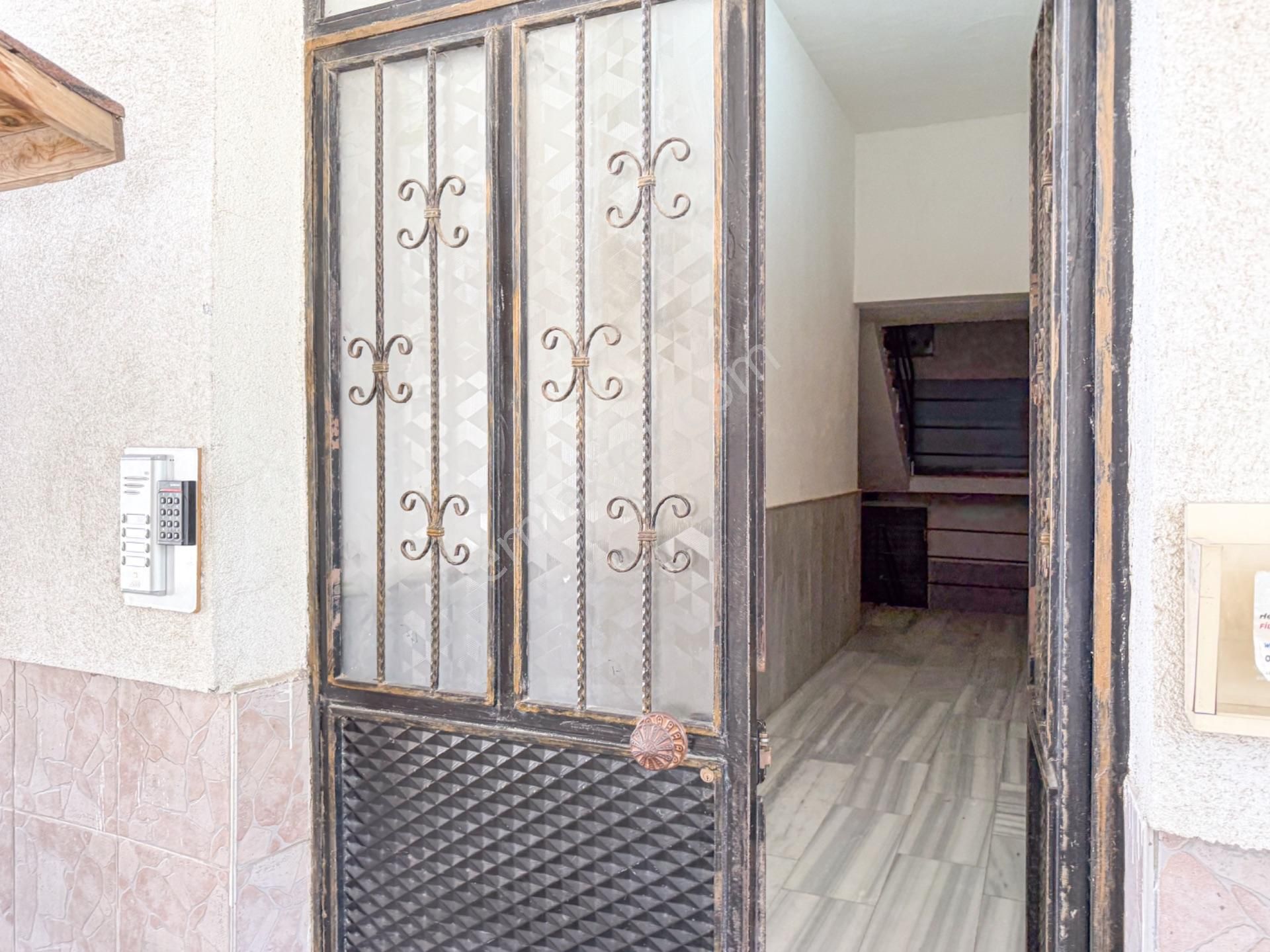 Altınova'da Cadde Üstünde Geniş 3+1 Satılık Daire - Görsel 35