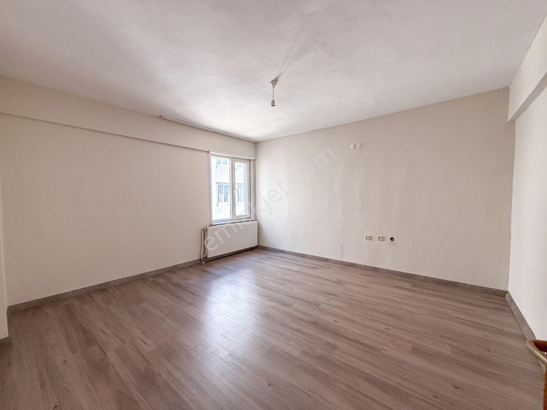 Altınova'da Cadde Üstünde Geniş 3+1 Satılık Daire - Görsel 18