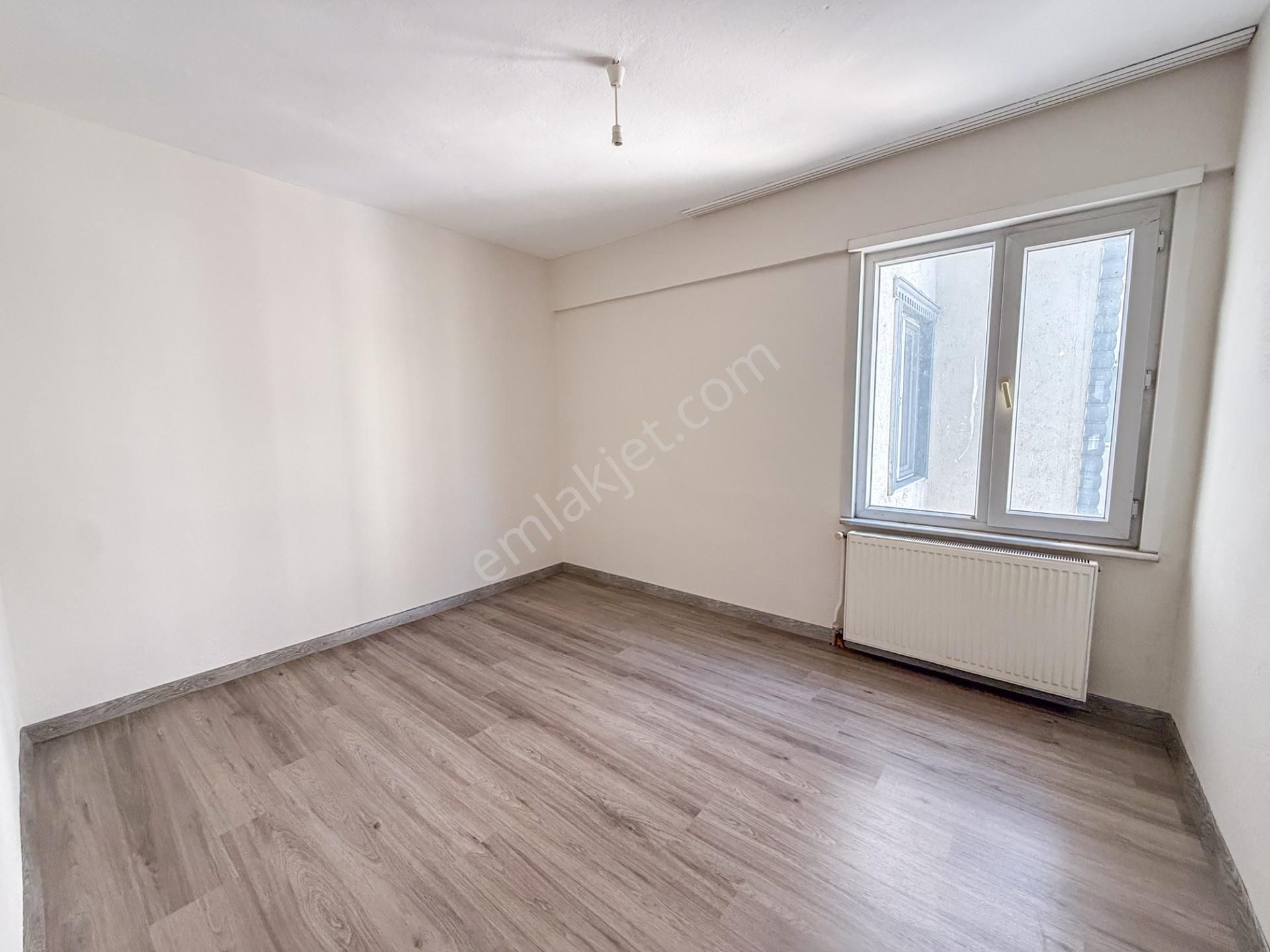 Altınova'da Cadde Üstünde Geniş 3+1 Satılık Daire - Görsel 13