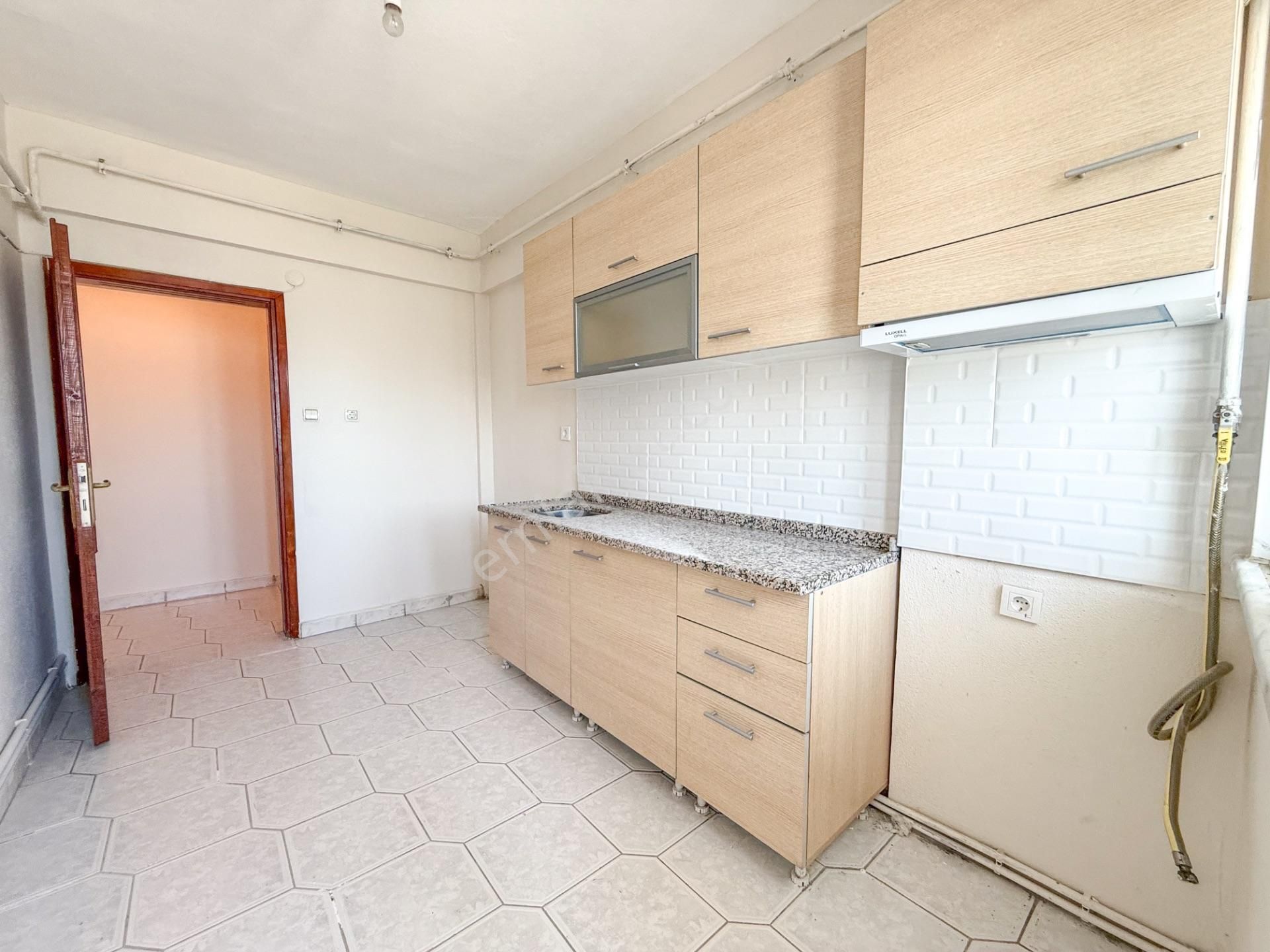 Altınova'da Cadde Üstünde Geniş 3+1 Satılık Daire - Görsel 31