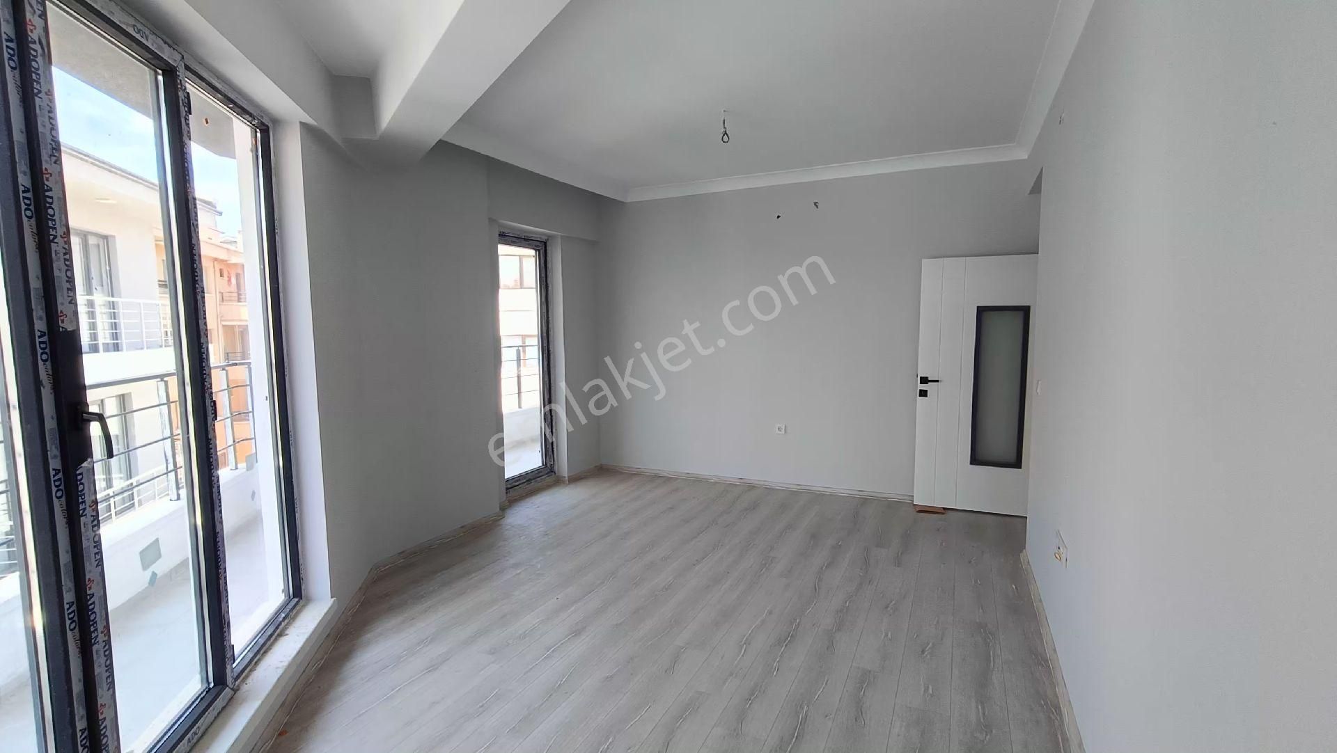 Karşıyakada En Üst Kat Sıfır 2+1 Daire