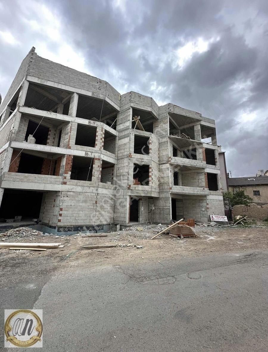 Alfin Gayrimenkulden Sivas Lisesi Civarı Satılık 3+1 Daire!!!