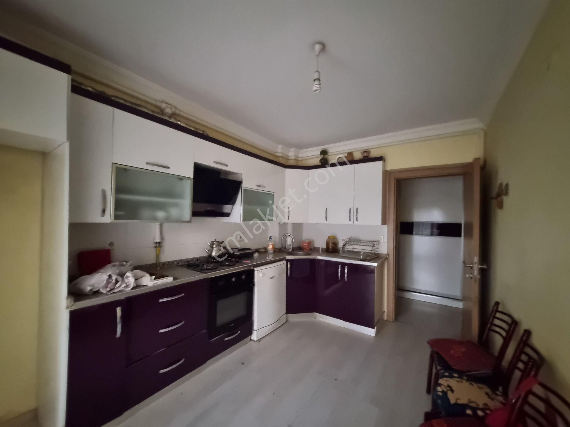 Aydın Nazilli Yöntem Emlak Yenipazar Doğu Mahallesinde Cadde Üzeri Doğalgazlı Satılık 3+1 Daire
