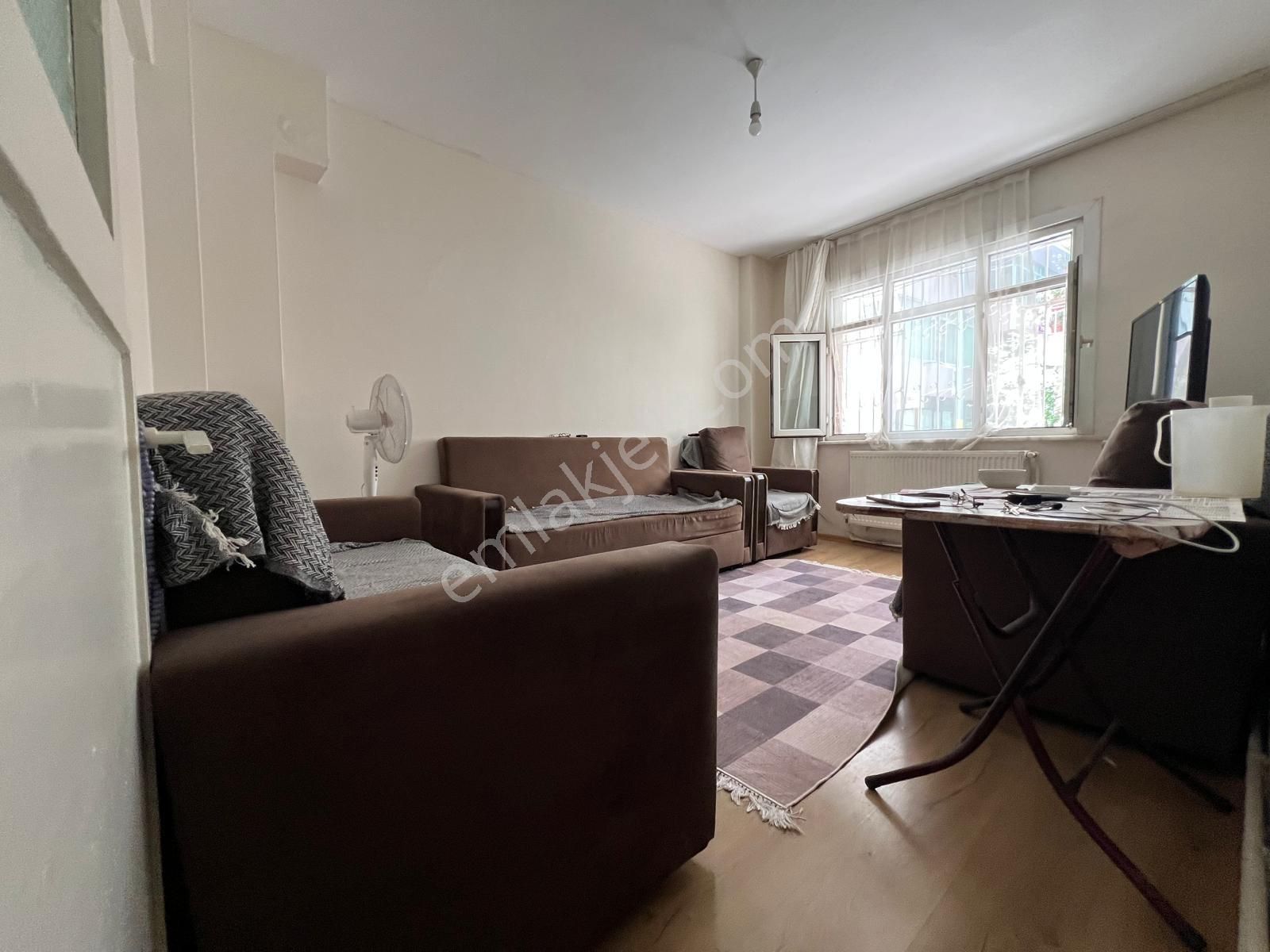 Yenibosna Zafer Mahallesinde Satılık 2+1 Yüksek Giriş Daire Balkonlu Güney Cephe Metrobüse Yakın