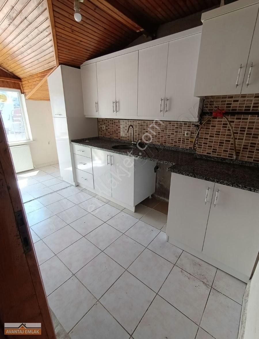 Yeni Mahalle Zübeyde Hanım Caddesinde Satılık 90 M2 2+1 Çatı Kat