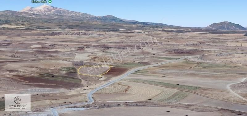 Talas Kamber'de 17.800 M2 Satılık Güzel Konumlu Tarla