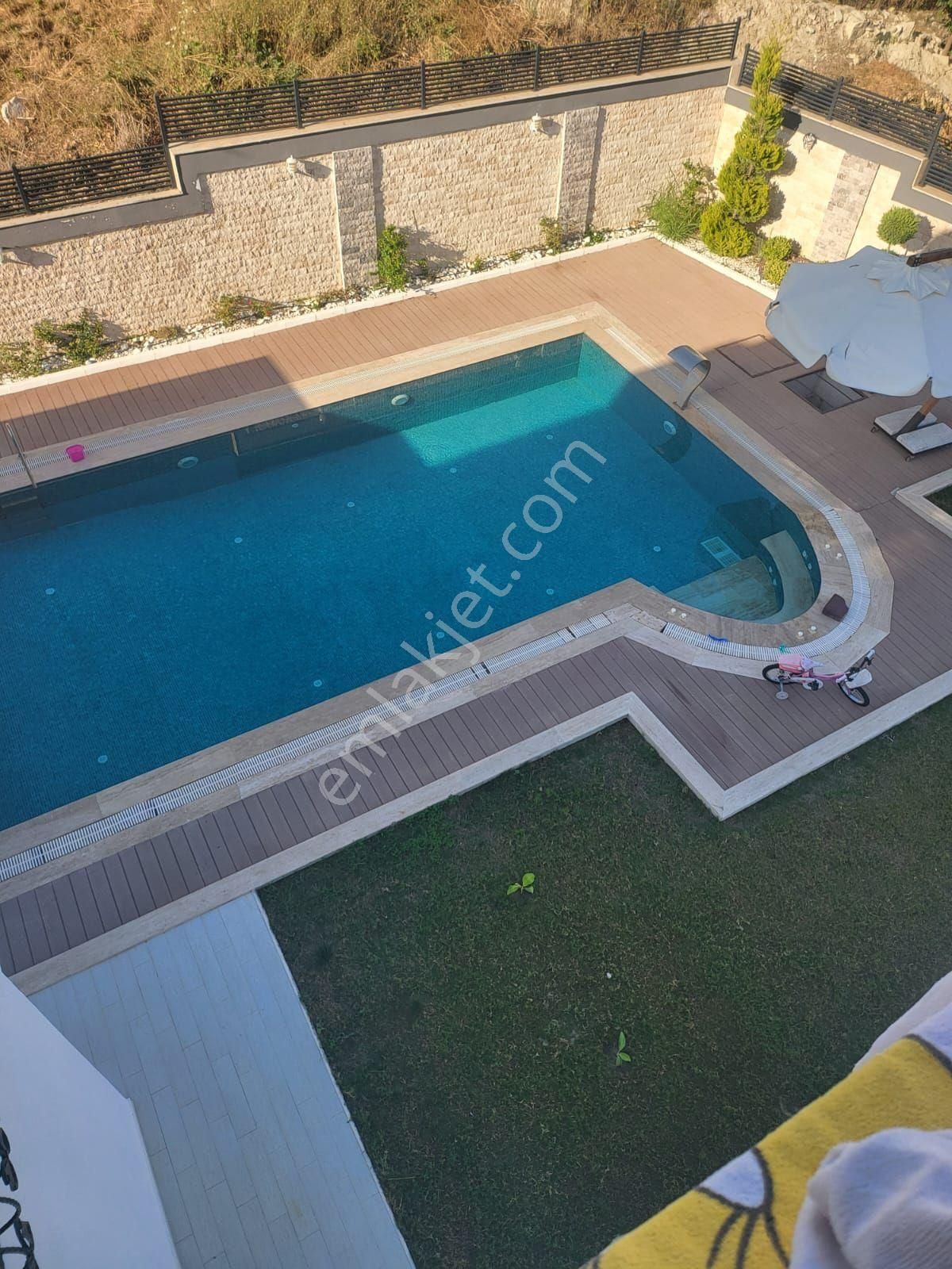 614 M2 Arsa İçinde Özel Havuzlu Villa
