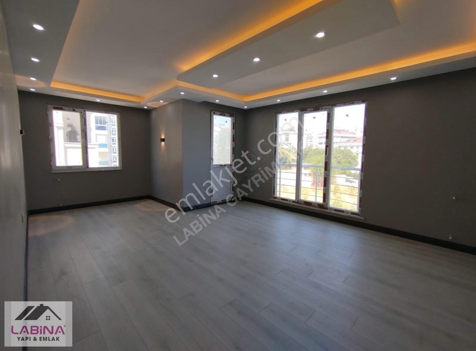 Beylikdüzü Satılık 2+1 Daire 145 M2