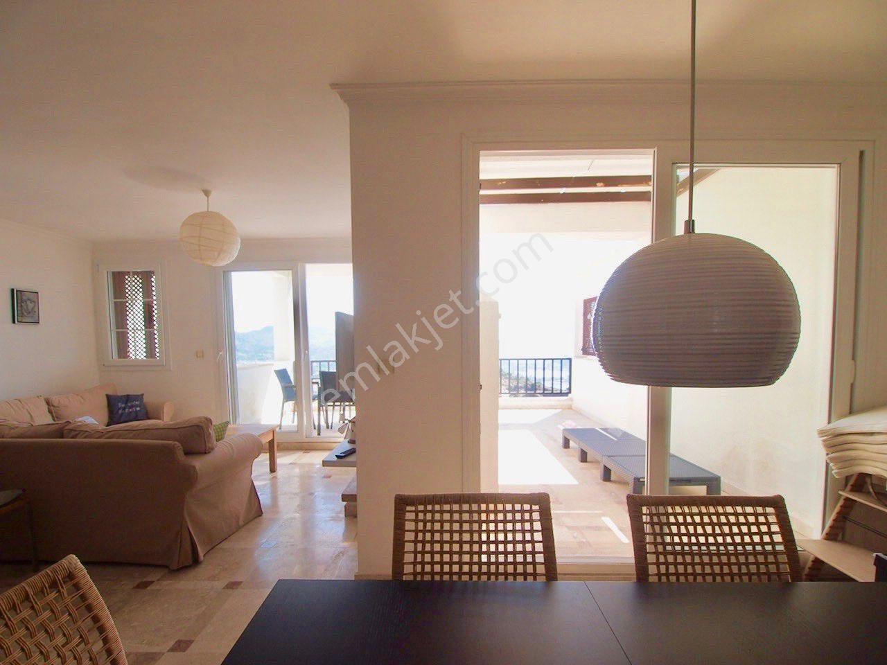 Yalıkavakta Manzaralı Bahçeli Satılık Villa Full Eşyalı Bakımlı - Görsel 10