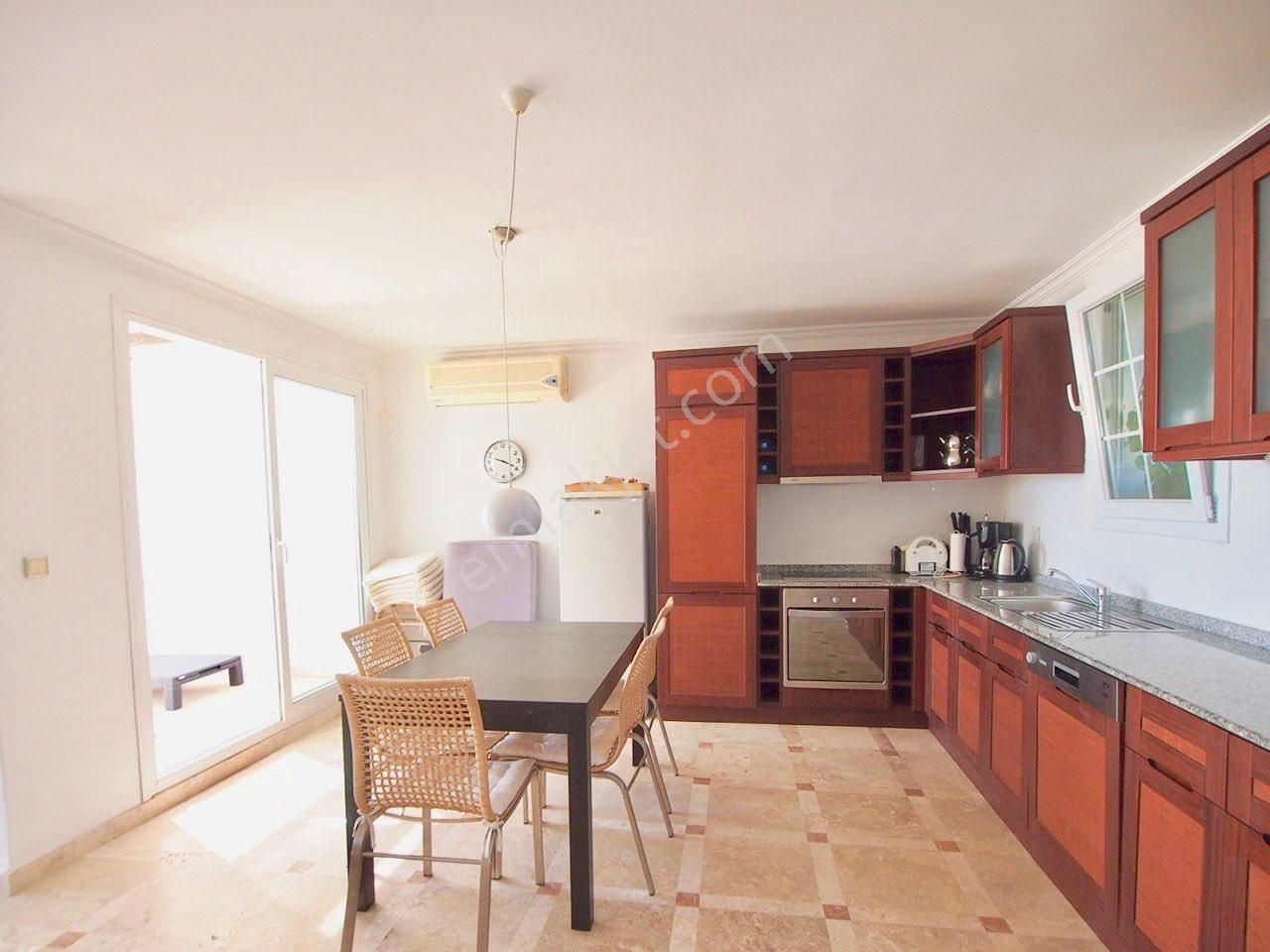 Yalıkavakta Manzaralı Bahçeli Satılık Villa Full Eşyalı Bakımlı - Görsel 7