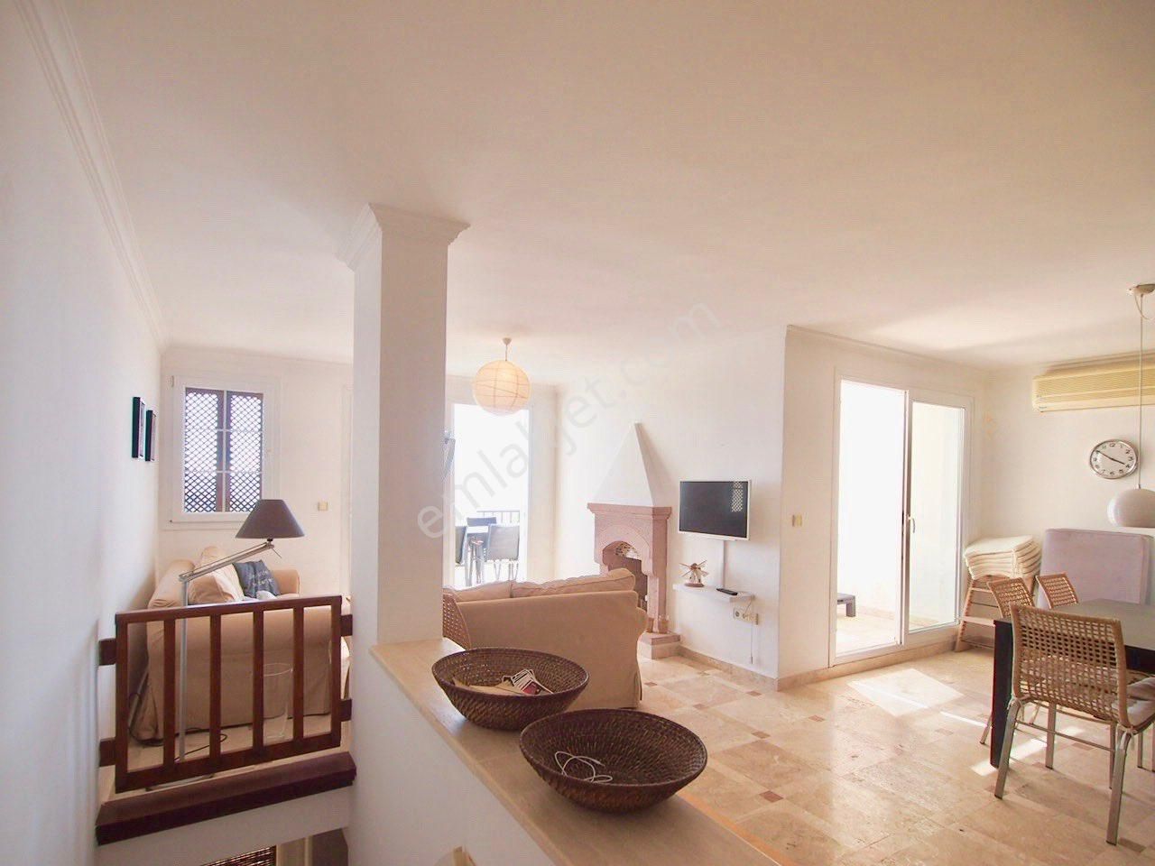 Yalıkavakta Manzaralı Bahçeli Satılık Villa Full Eşyalı Bakımlı - Görsel 15