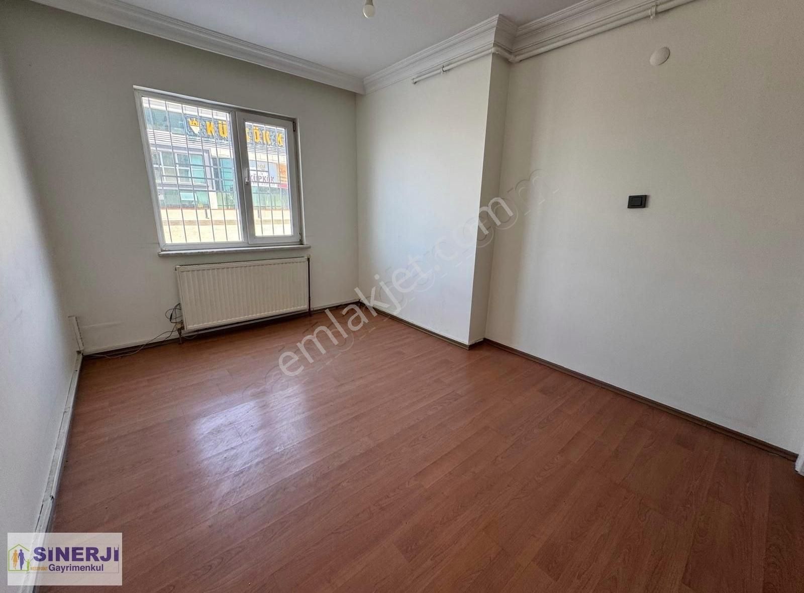 Beşevler Metro İstasyonu Karşısında Boş Kiralık Ofis