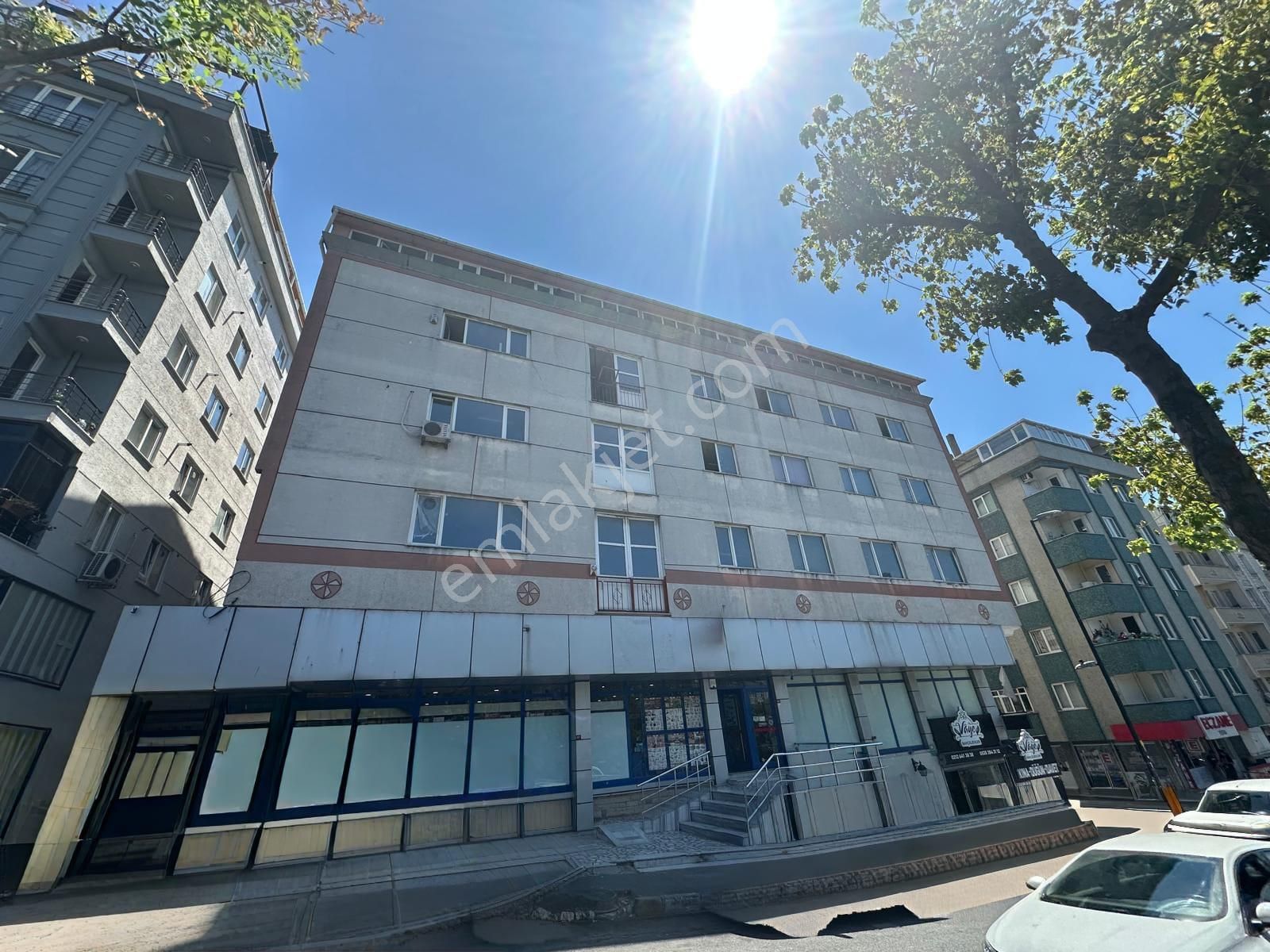 Bahçelievler -soğanlı'da Kiralık 450 M2 İş Yeri