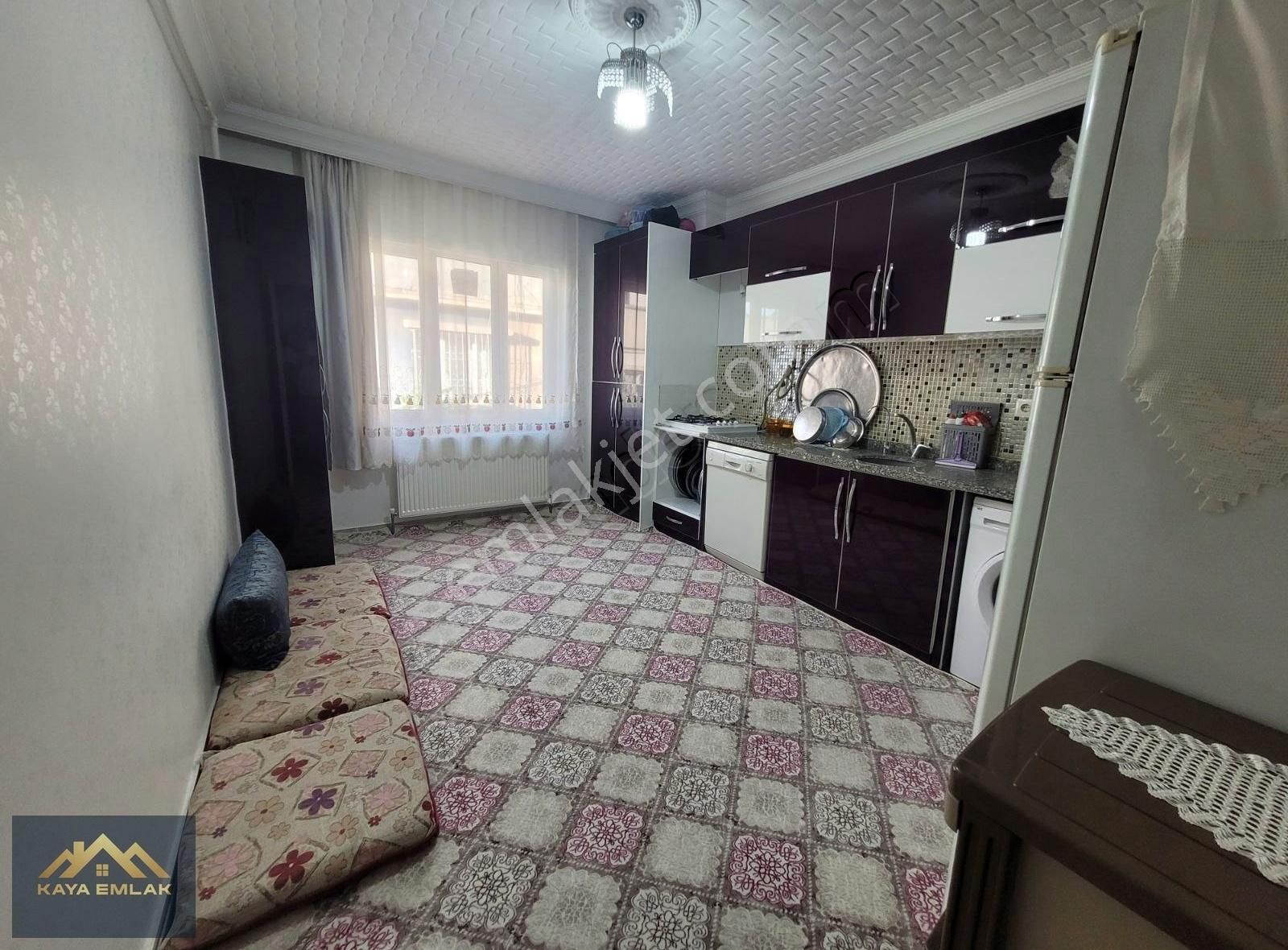 Yeşilevlerde Merkezi Konumda Geniş 3+1 Kattan Bölme Daire