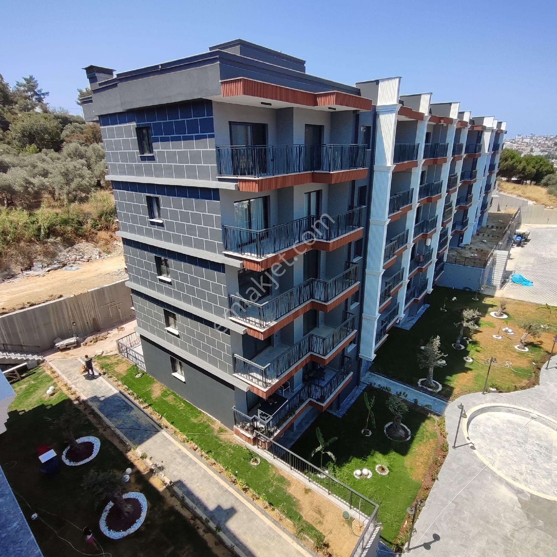 Kuşadası'nda Havuzlu Sitede Sıfır 2+1 Daire - Görsel 2