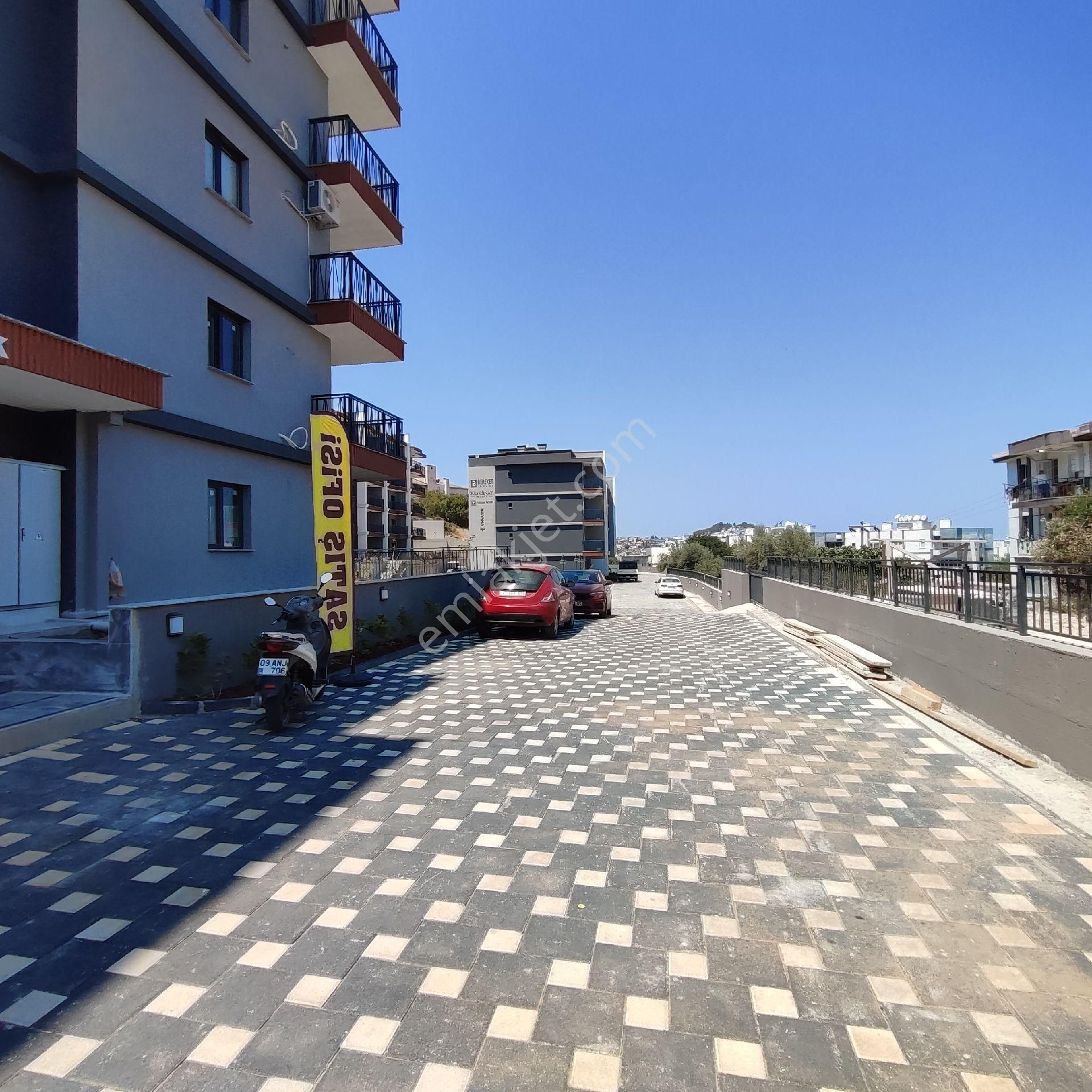 Kuşadası'nda Havuzlu Sitede Sıfır 2+1 Daire - Görsel 3