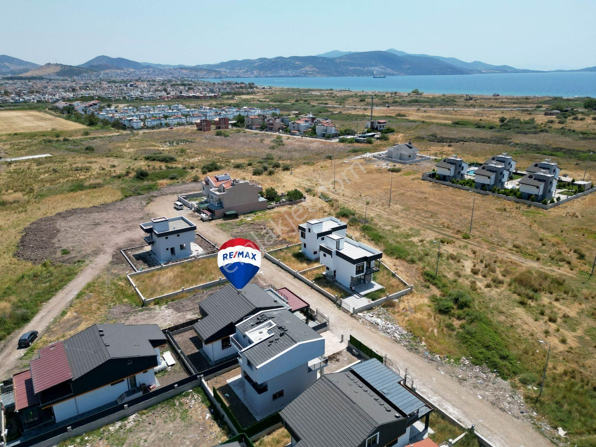 Dikili Kabakum Da Yatay Mimari,tam Müstakil Lux Villa.