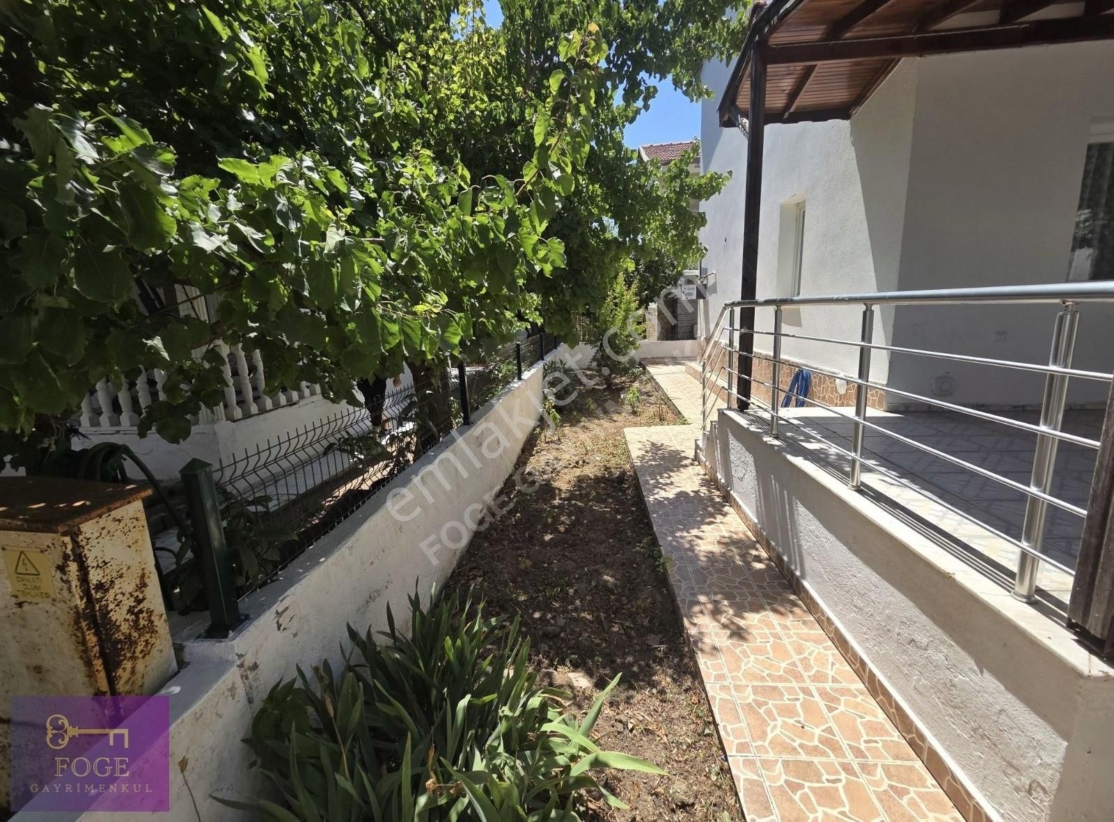 Yenifoça Gencelli'de Bahçeli Eşyalı 3+1 Kiralık Dubleks