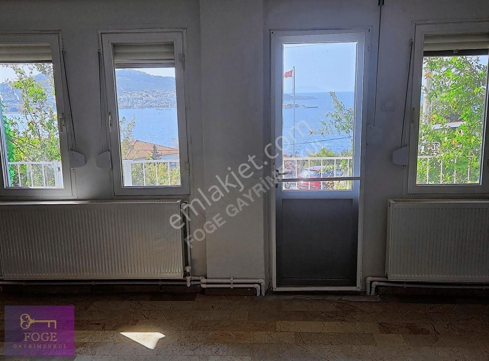 Yenifoça'da Deniz Ve Marina Manzaralı 3+1 Bahçeli Satılık Villa - Görsel 15