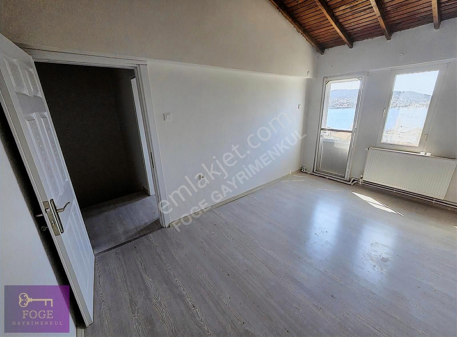 Yenifoça'da Deniz Ve Marina Manzaralı 3+1 Bahçeli Satılık Villa - Görsel 35