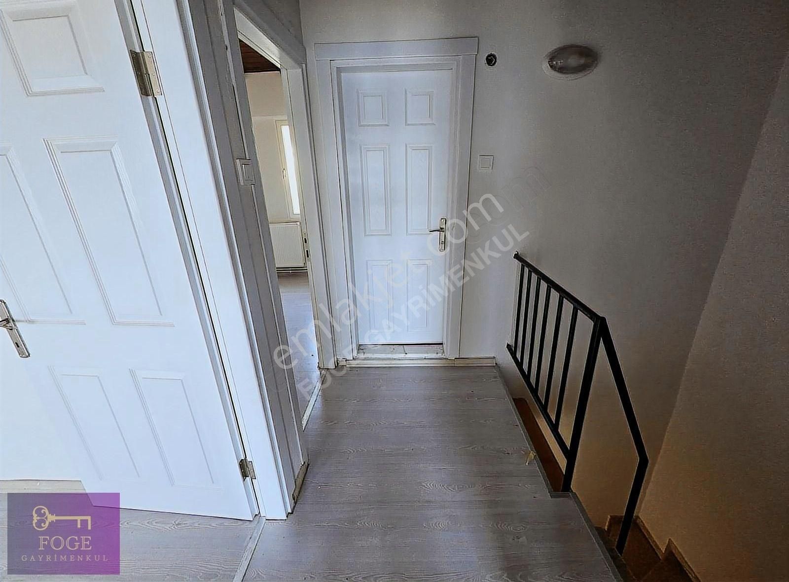 Yenifoça'da Deniz Ve Marina Manzaralı 3+1 Bahçeli Satılık Villa - Görsel 3