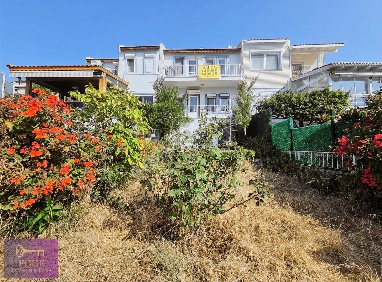 Yenifoça'da Deniz Ve Marina Manzaralı 3+1 Bahçeli Satılık Villa - Görsel 8