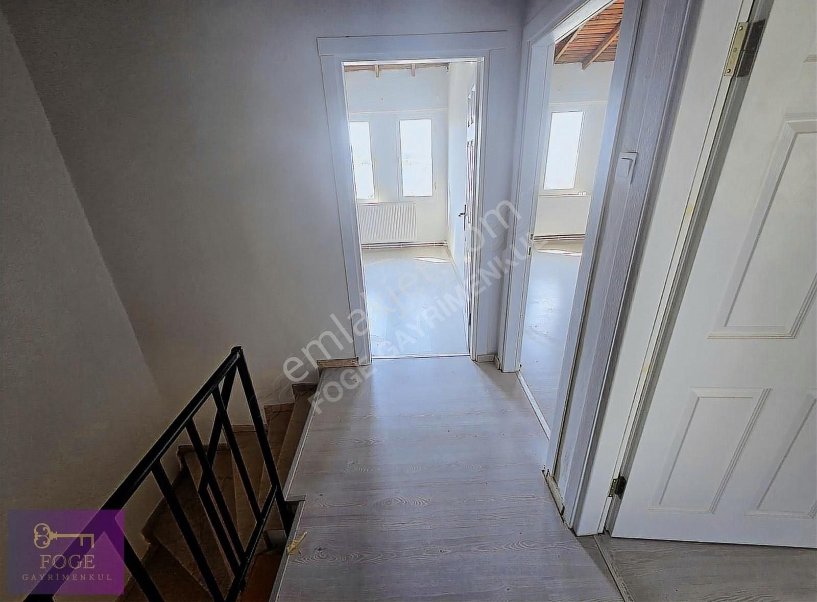 Yenifoça'da Deniz Ve Marina Manzaralı 3+1 Bahçeli Satılık Villa - Görsel 23