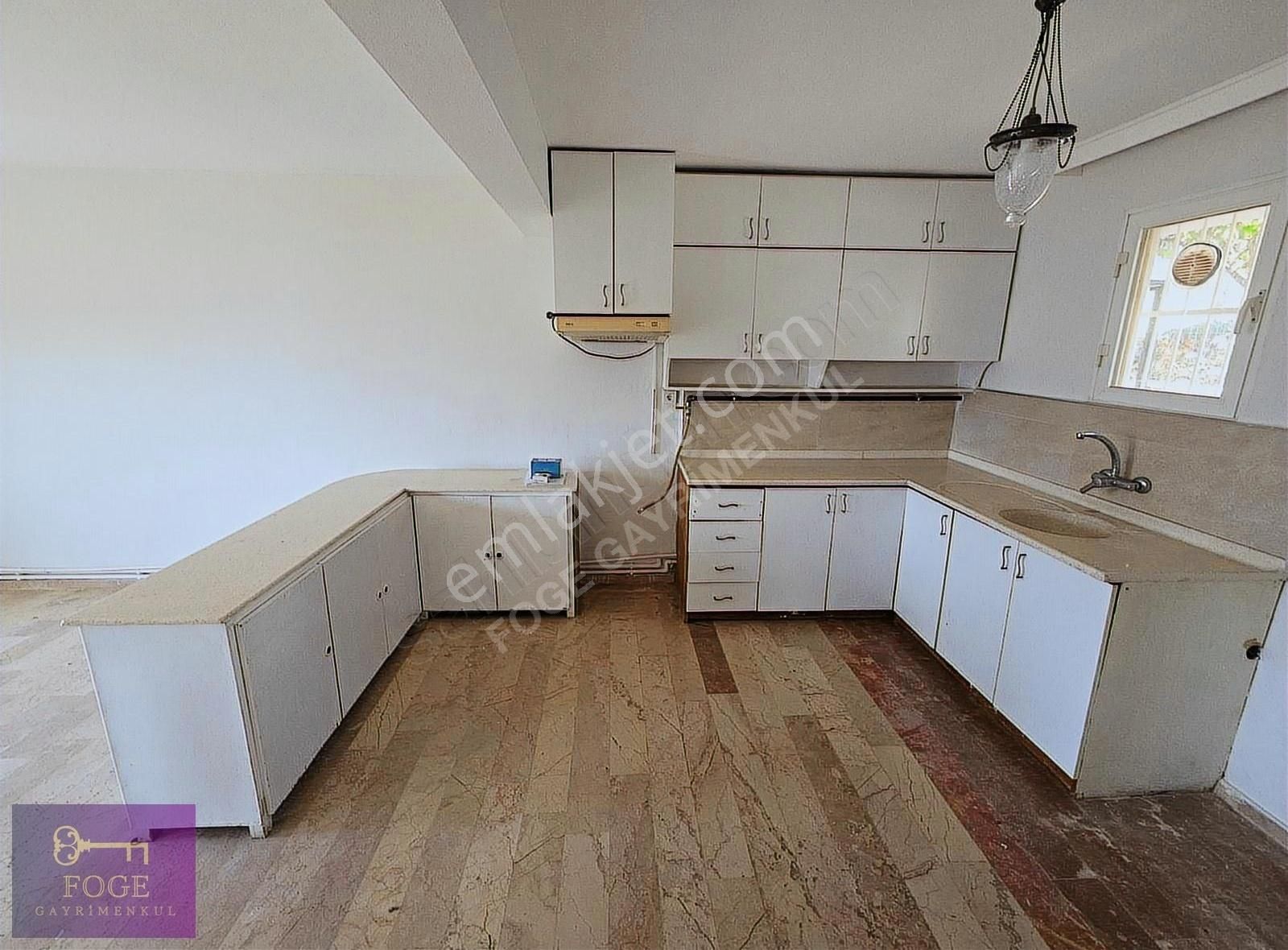 Yenifoça'da Deniz Ve Marina Manzaralı 3+1 Bahçeli Satılık Villa - Görsel 5