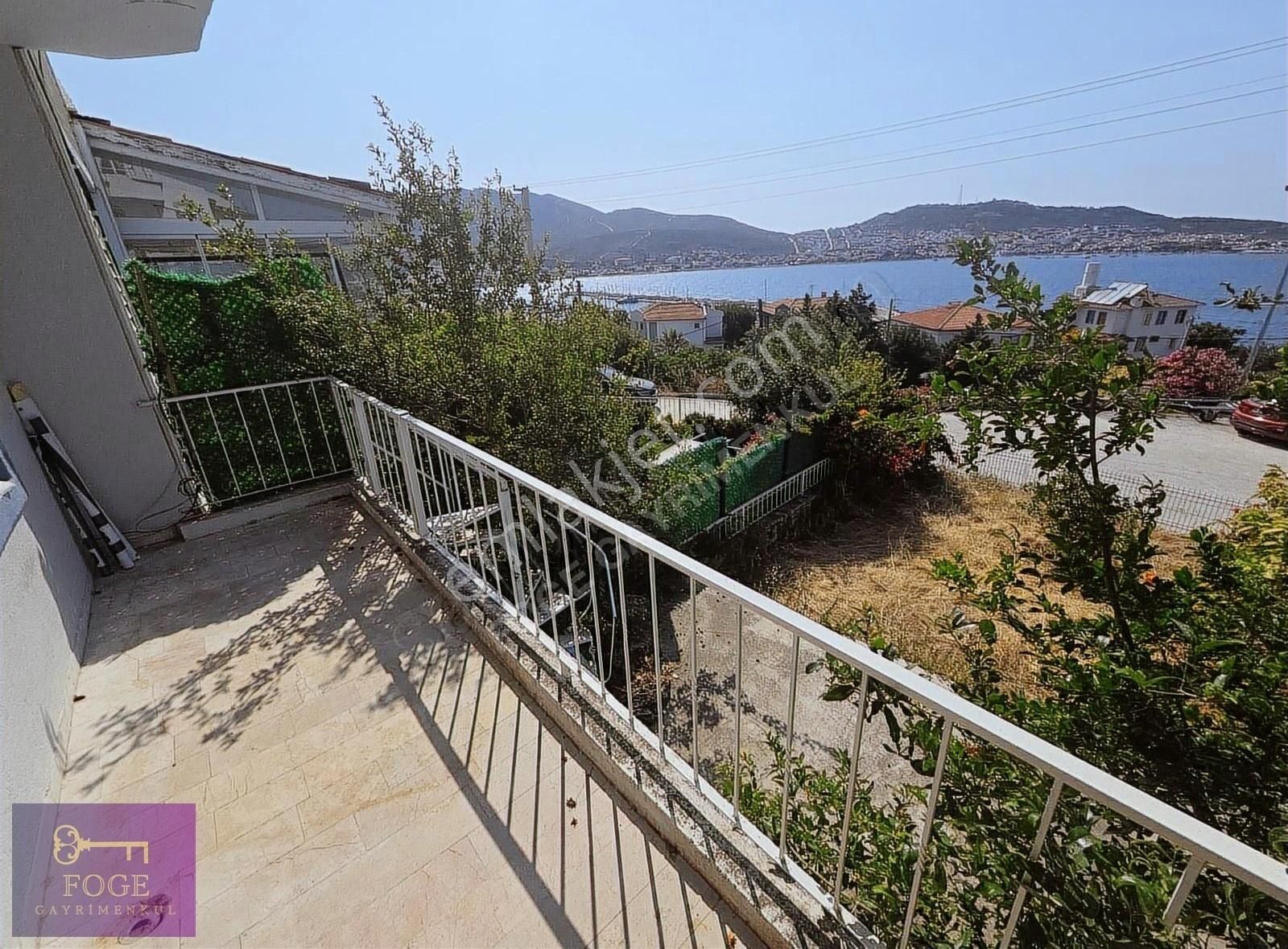 Yenifoça'da Deniz Ve Marina Manzaralı 3+1 Bahçeli Satılık Villa - Görsel 13