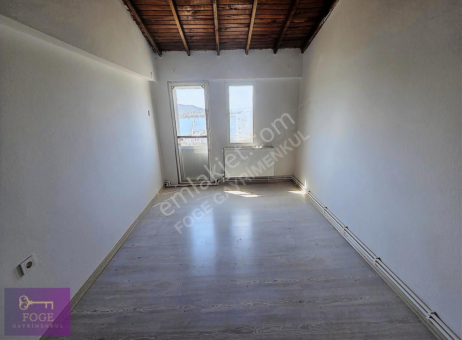 Yenifoça'da Deniz Ve Marina Manzaralı 3+1 Bahçeli Satılık Villa - Görsel 11