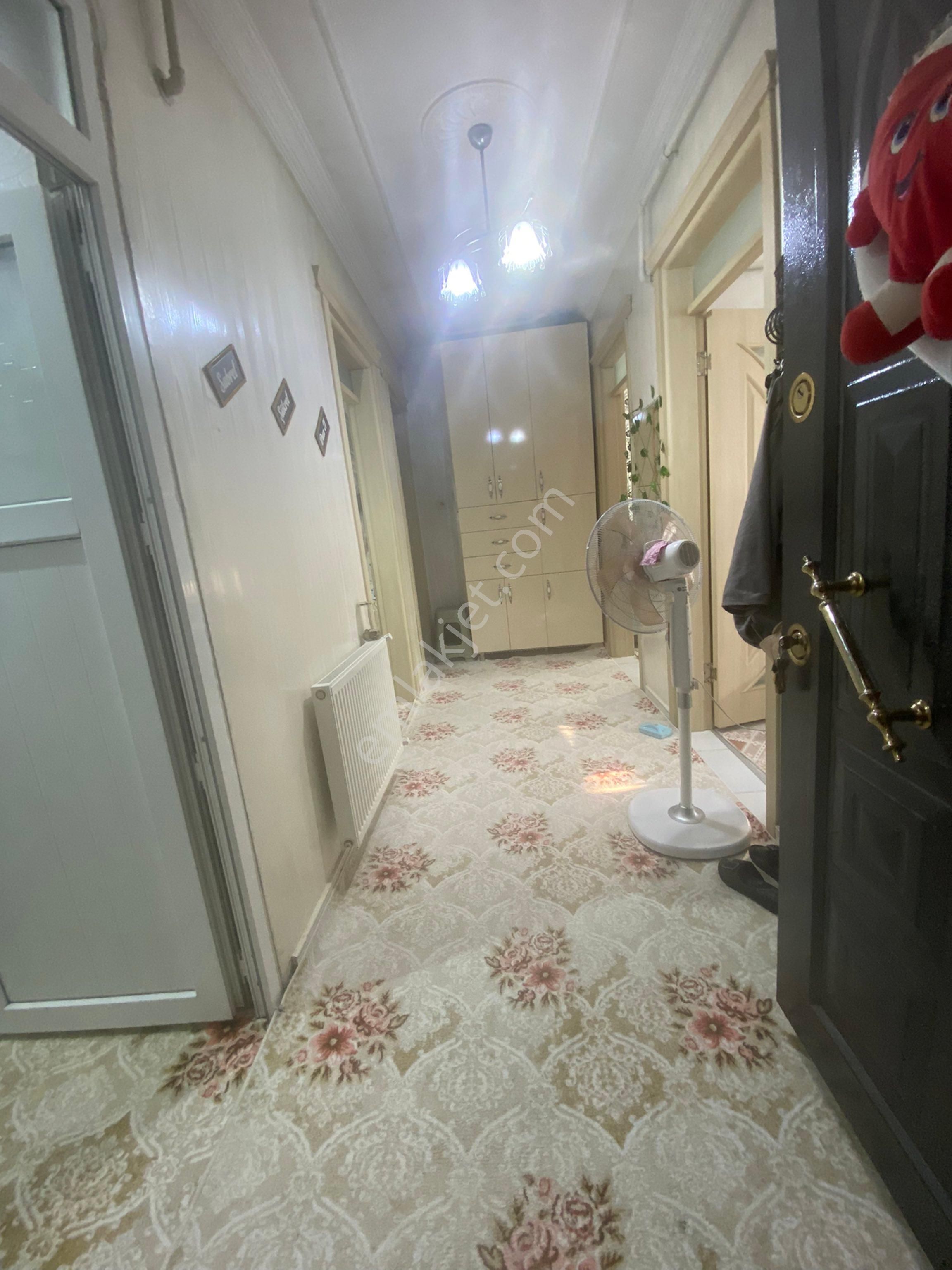 Güneş De 110m 3 Katlı, Semtpazarı Civarı, D. Gazlı, Bakımlı Ev - Görsel 9