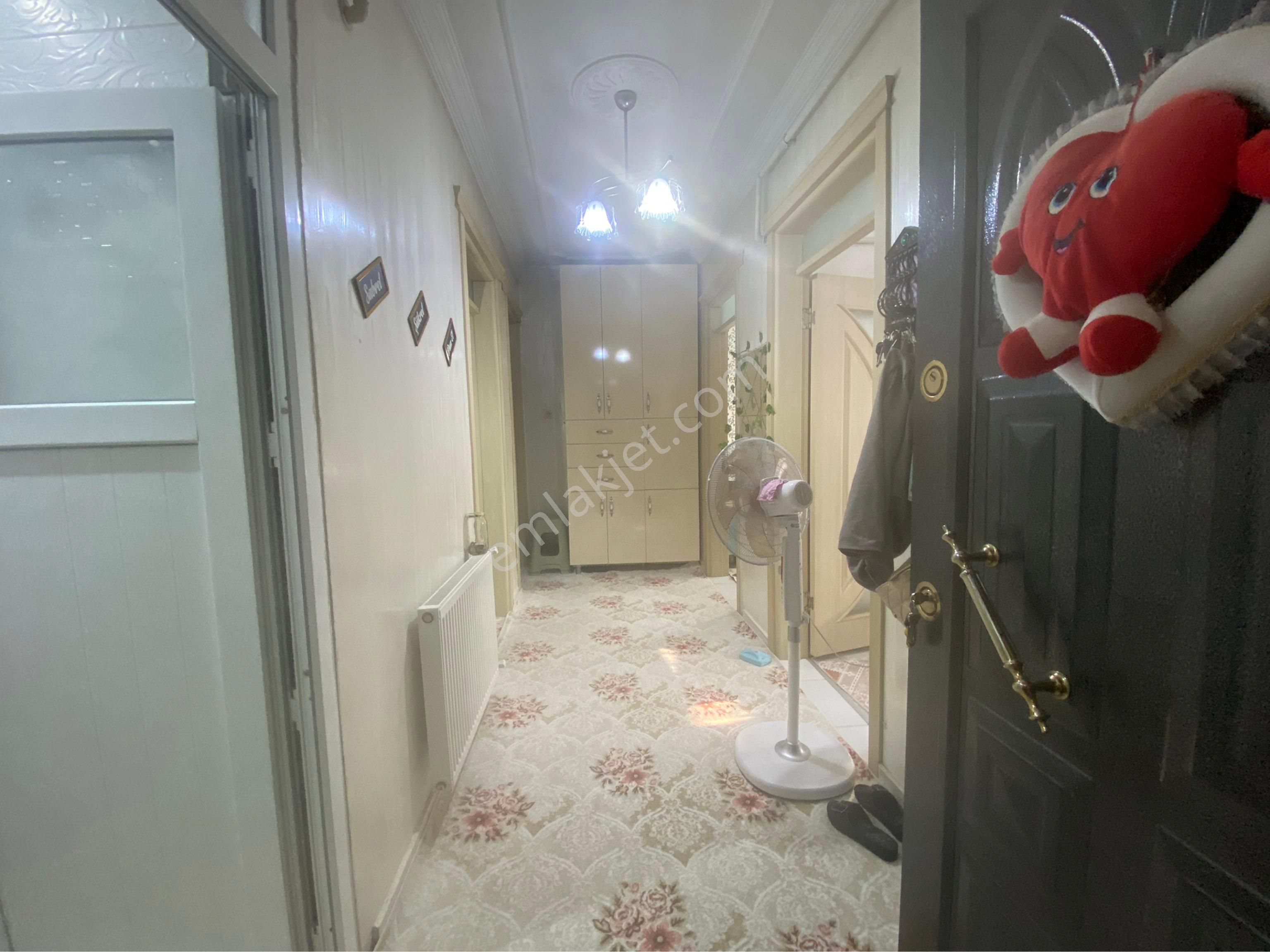 Güneş De 110m 3 Katlı, Semtpazarı Civarı, D. Gazlı, Bakımlı Ev - Görsel 6