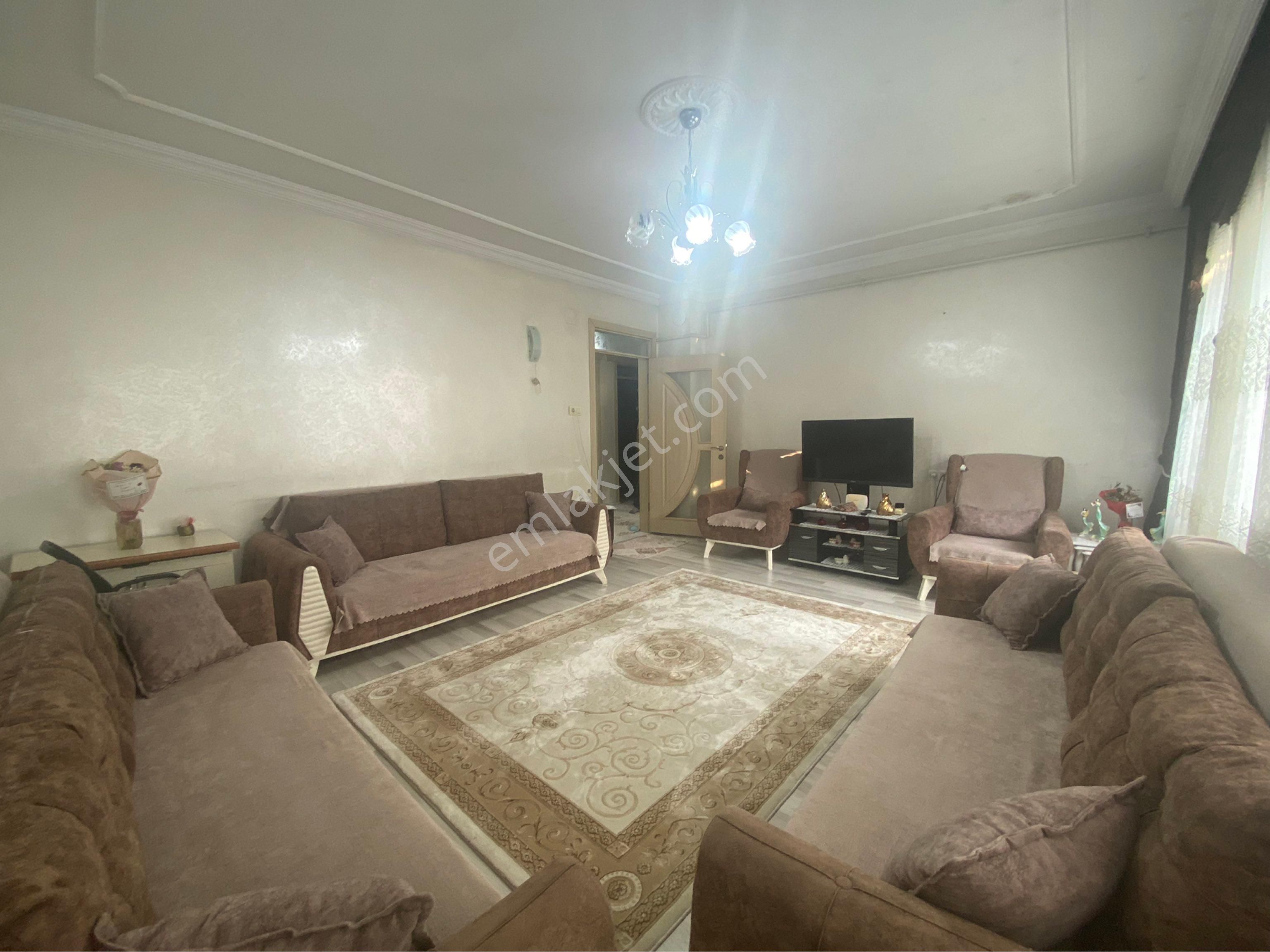 Güneş De 110m 3 Katlı, Semtpazarı Civarı, D. Gazlı, Bakımlı Ev - Görsel 15