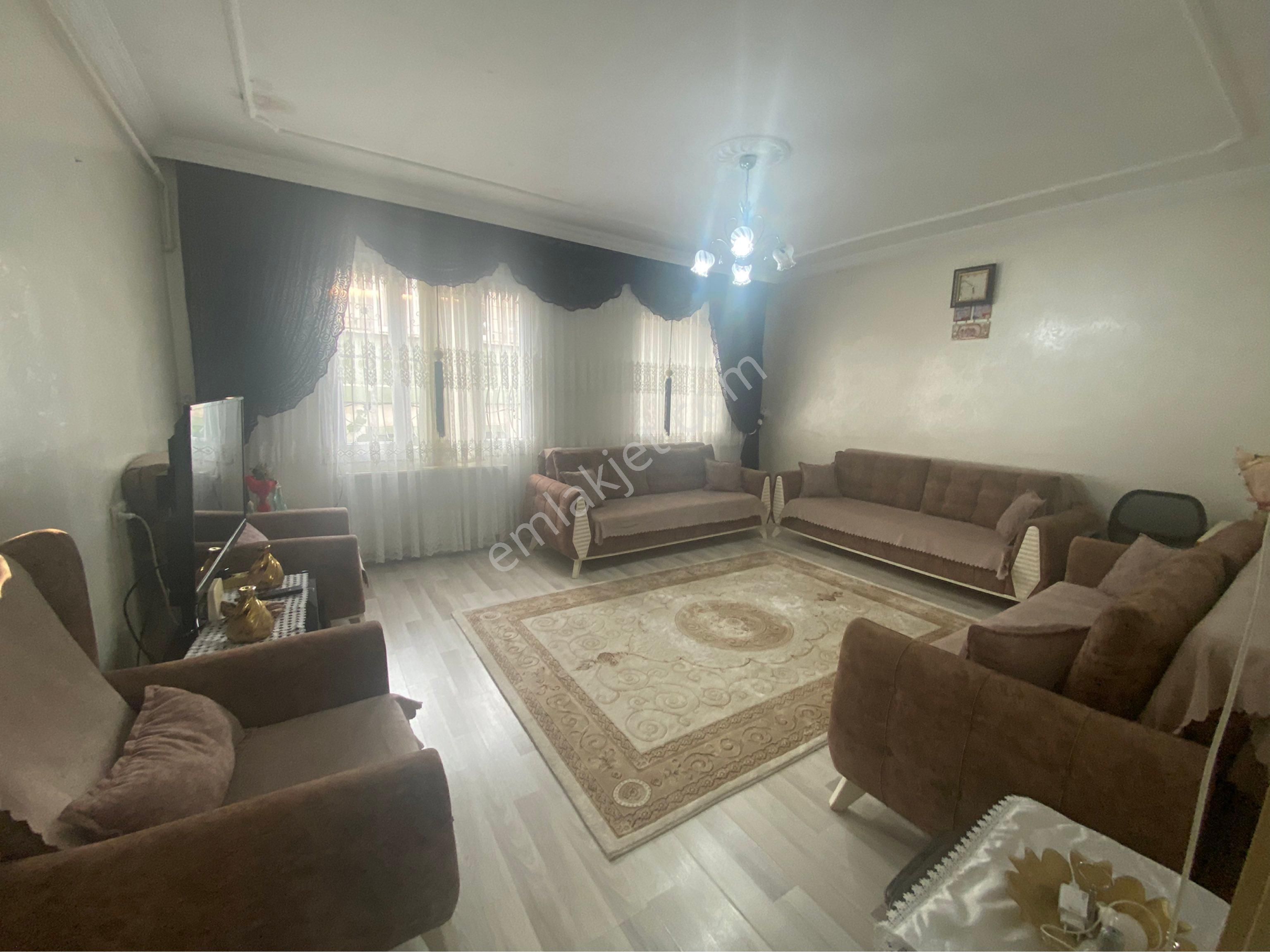 Güneş De 110m 3 Katlı, Semtpazarı Civarı, D. Gazlı, Bakımlı Ev - Görsel 11