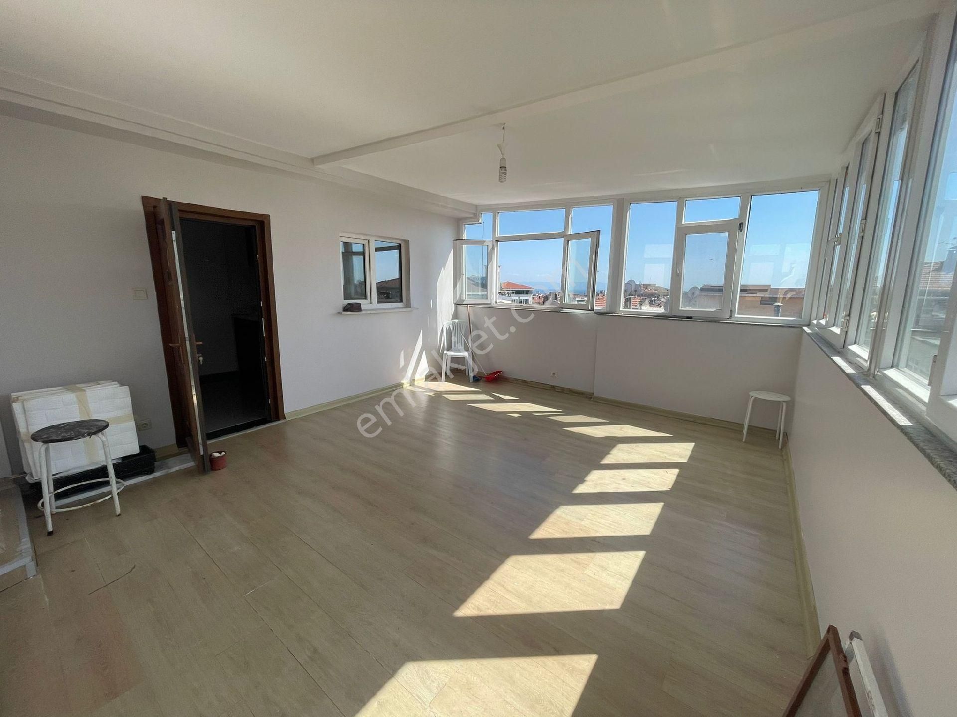 Üsküdar Murat Reis Mahallesi Dubleks Daire Kiralık Geniş Kullanıma Sahip Kiralık