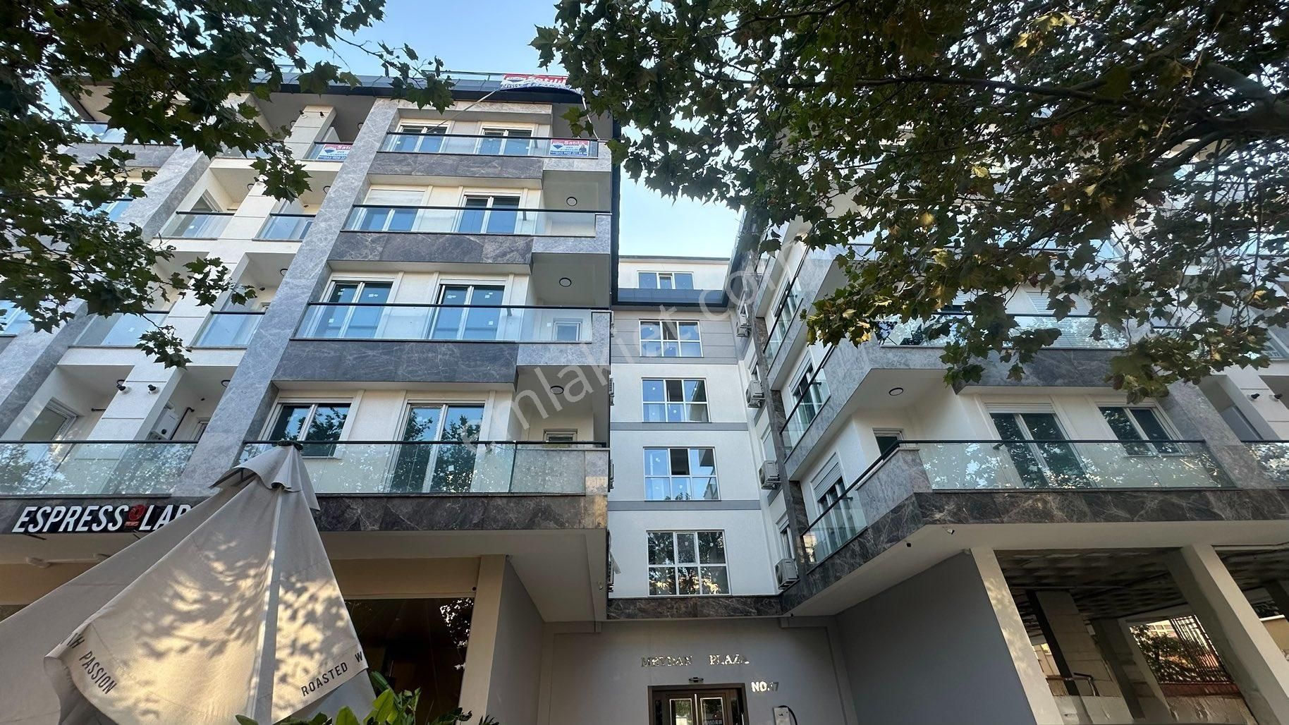 İncirli Caddesi Üzerinde Sıfır Dubleks Daire