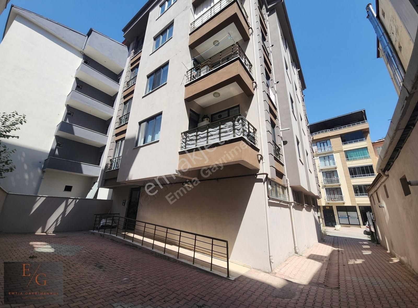 Emtia'dan Başharık'da 3yıllık Binada 2+1 Satılık Daire