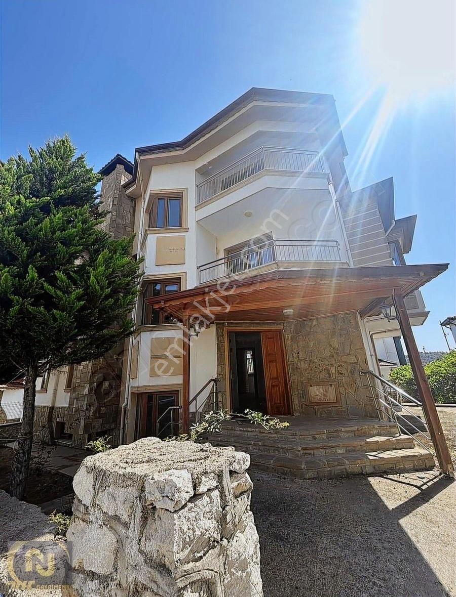 Nur Aslandan Dörtlerde 4 Katlı Triplex Villa 9+4 Satılık Lüks