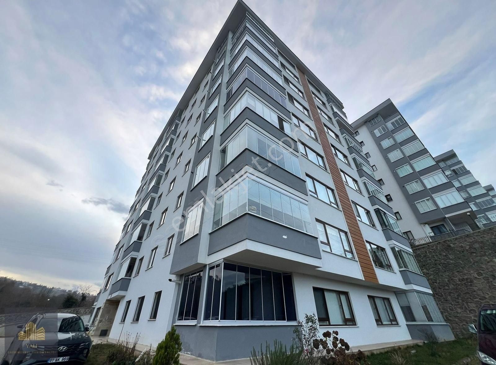 Yalı Gayrimenkul'den Site İçerisnde Uzun Süreli Eşyalı 3+1 Daire