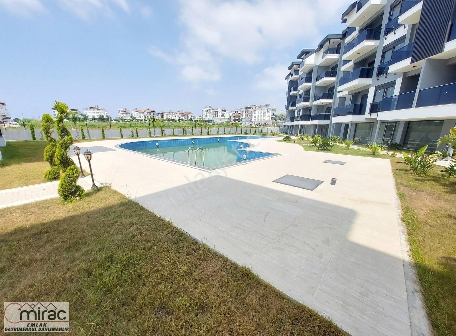 Ilıca Merkezde Site İçinde 2+1 Arakat Asansörlü Havuzlu Daire